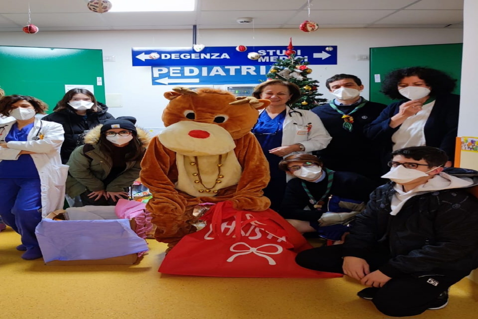 Ospedale San Martino, tanti doni e visite speciali per le festività