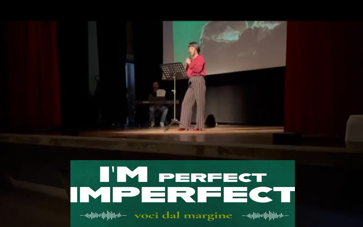 “Sono imperfetto, ma vivo. E per questo perfetto”: sul palco contro lo stigma della salute mentale